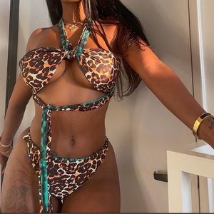 Bombkinni swimsuits new unworn